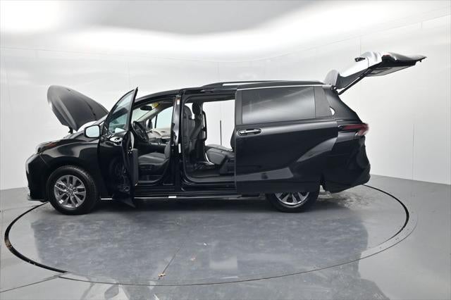 2024 Toyota Sienna XLE 8 Passenger