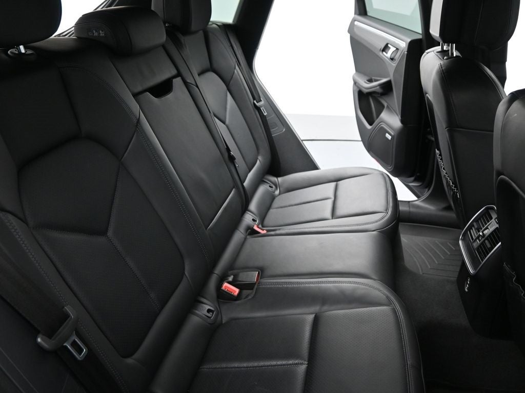 2021 Porsche Macan Base