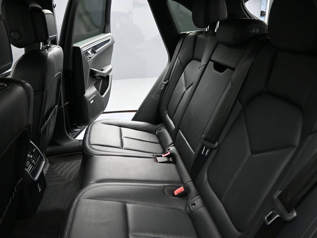 2021 Porsche Macan Base