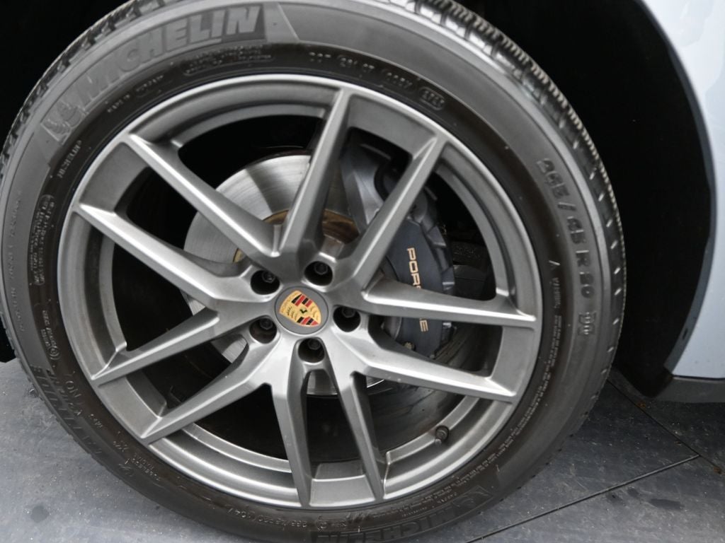 2024 Porsche Macan T