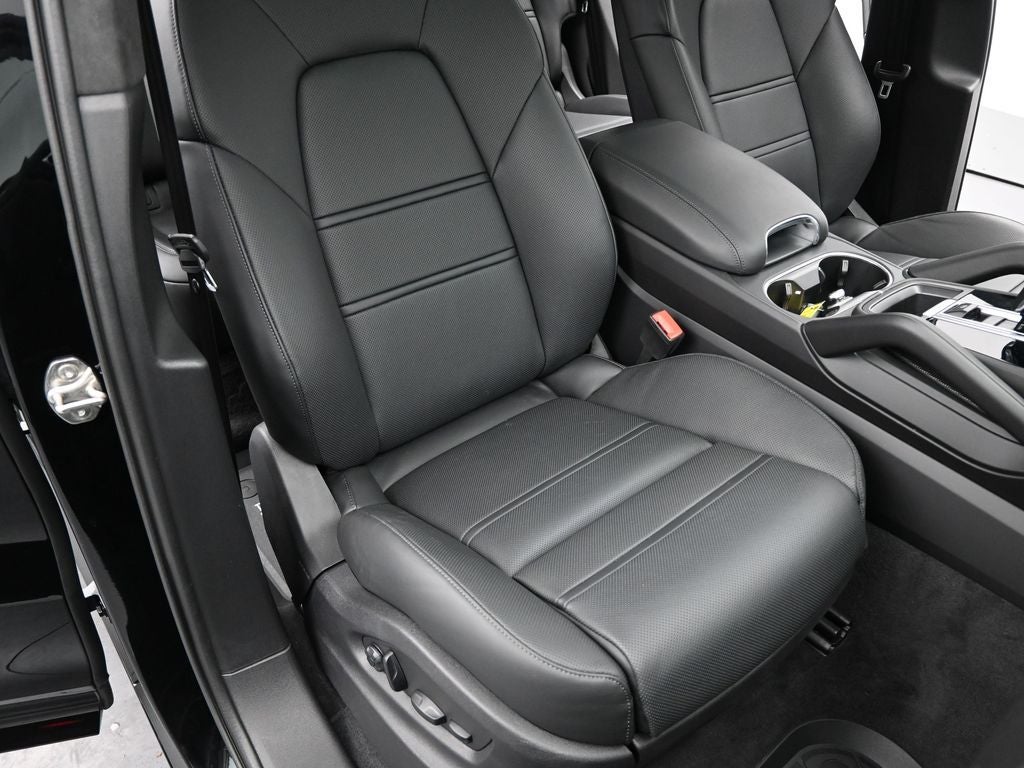 2022 Porsche Cayenne Coupe GTS