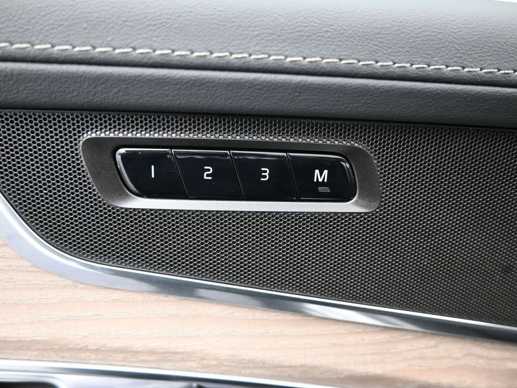 2025 Volvo XC90 B5 Plus 2025.5