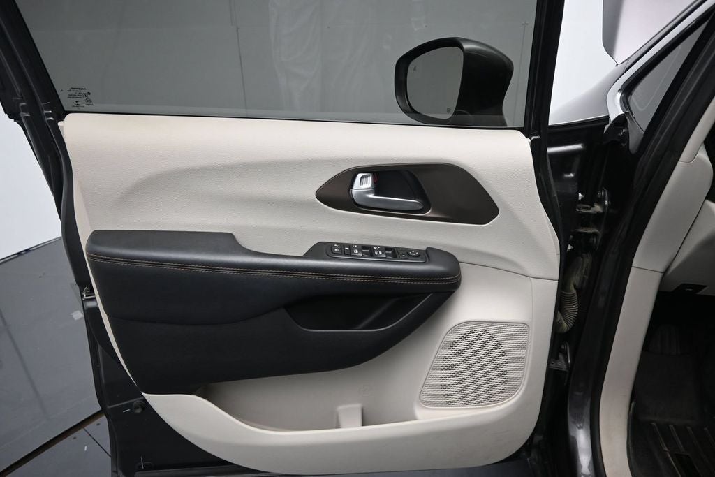 2017 Chrysler Pacifica Touring L
