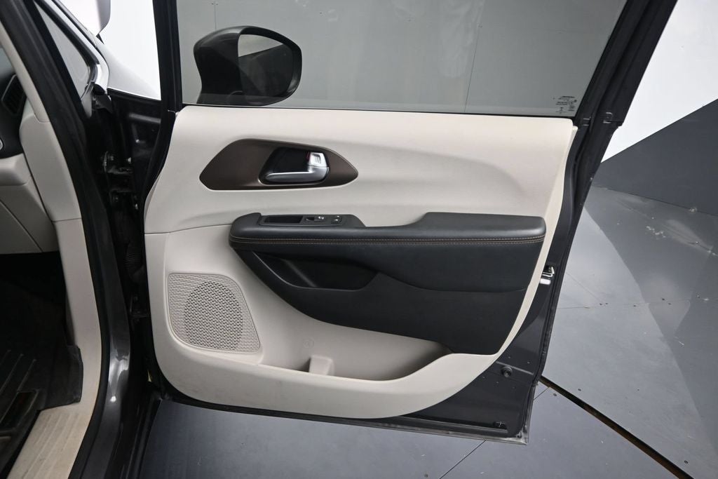 2017 Chrysler Pacifica Touring L