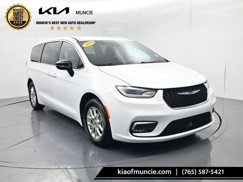 2025 Chrysler Pacifica Select