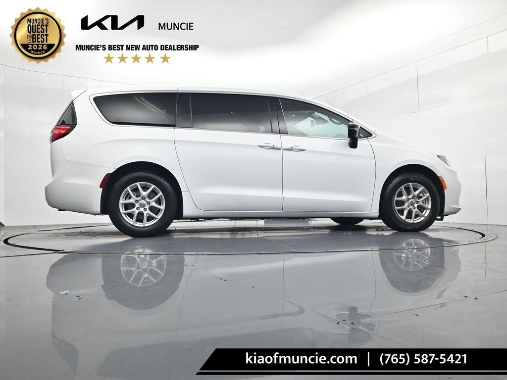 2025 Chrysler Pacifica Select