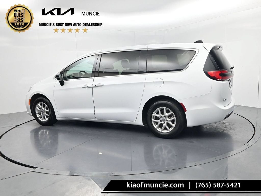 2025 Chrysler Pacifica Select