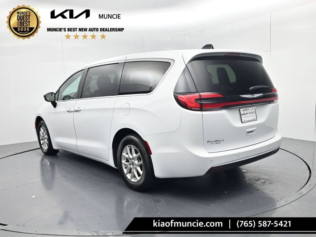 2025 Chrysler Pacifica Select