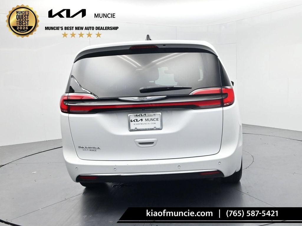 2025 Chrysler Pacifica Select