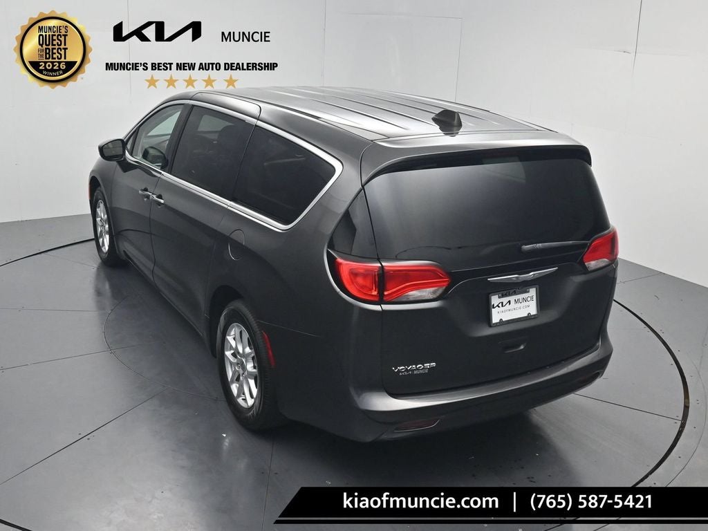2023 Chrysler Voyager LX