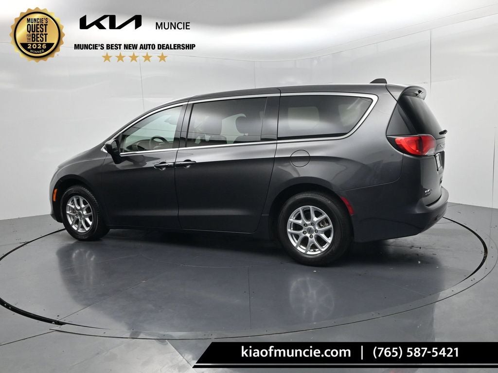 2023 Chrysler Voyager LX
