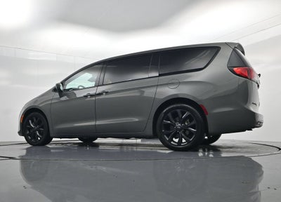 2020 Chrysler Pacifica Touring