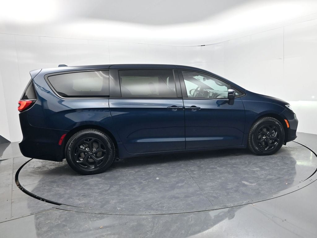 2022 Chrysler Pacifica Hybrid Limited