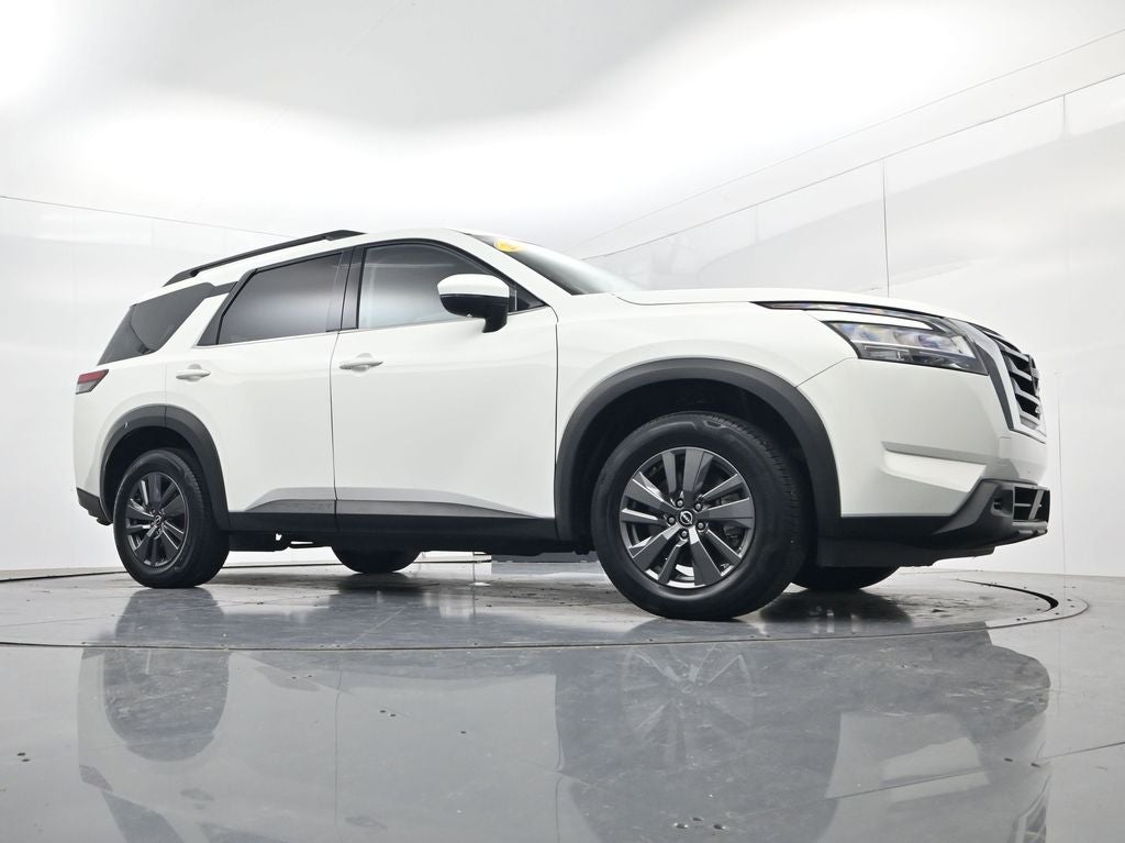 2022 Nissan Pathfinder SV