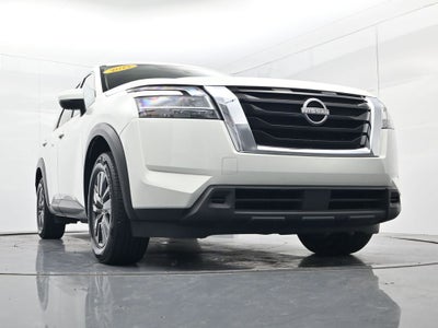 2022 Nissan Pathfinder SV
