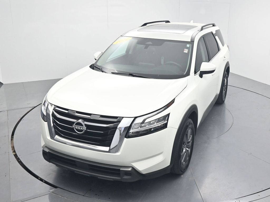 2022 Nissan Pathfinder SV