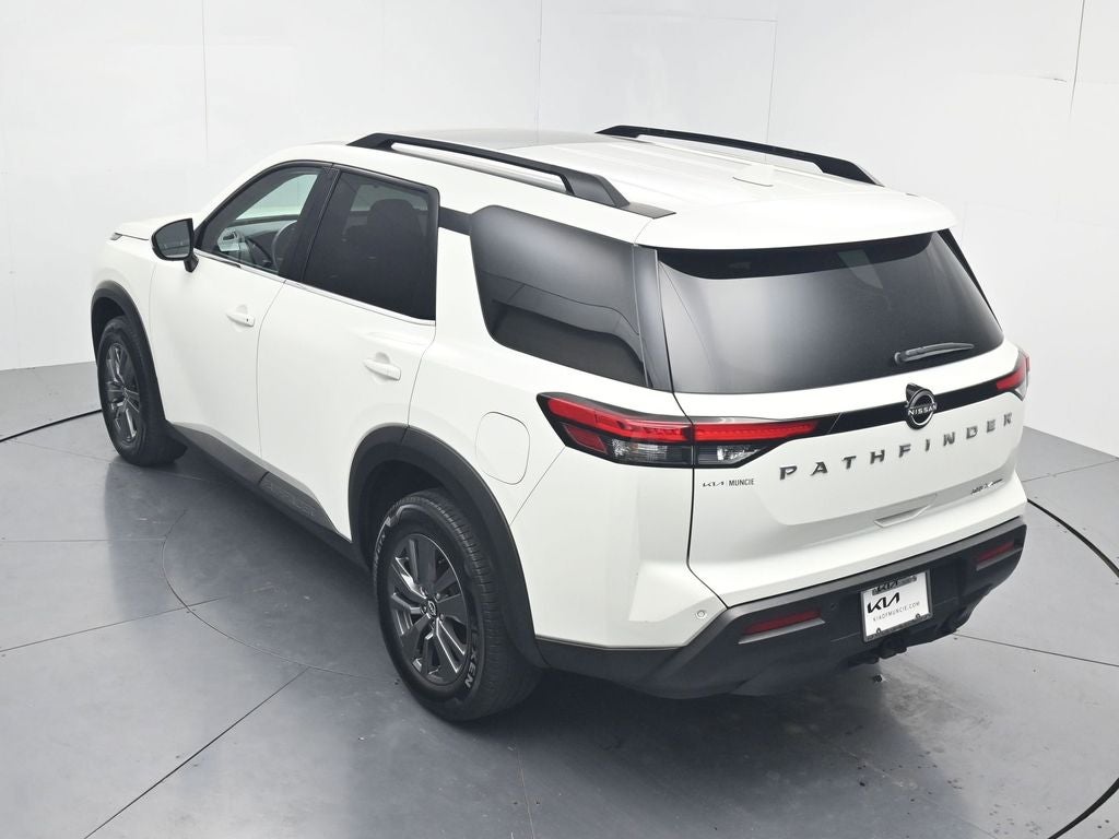 2022 Nissan Pathfinder SV
