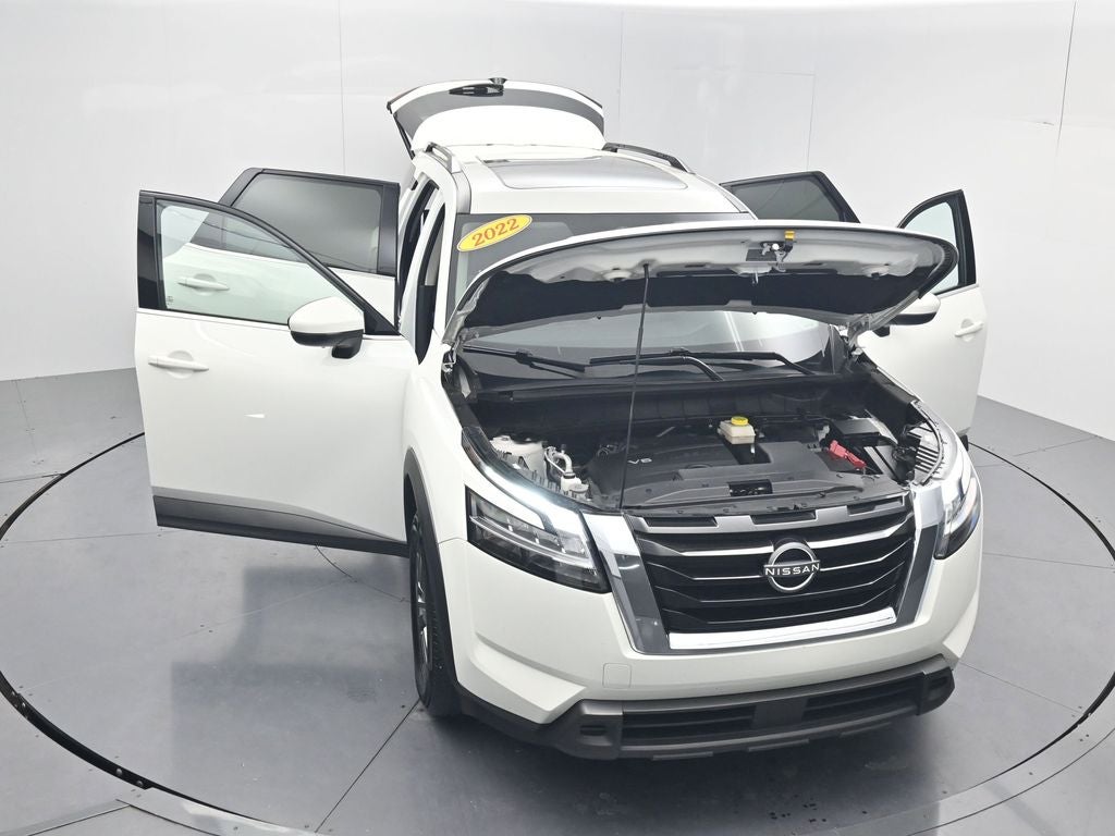 2022 Nissan Pathfinder SV