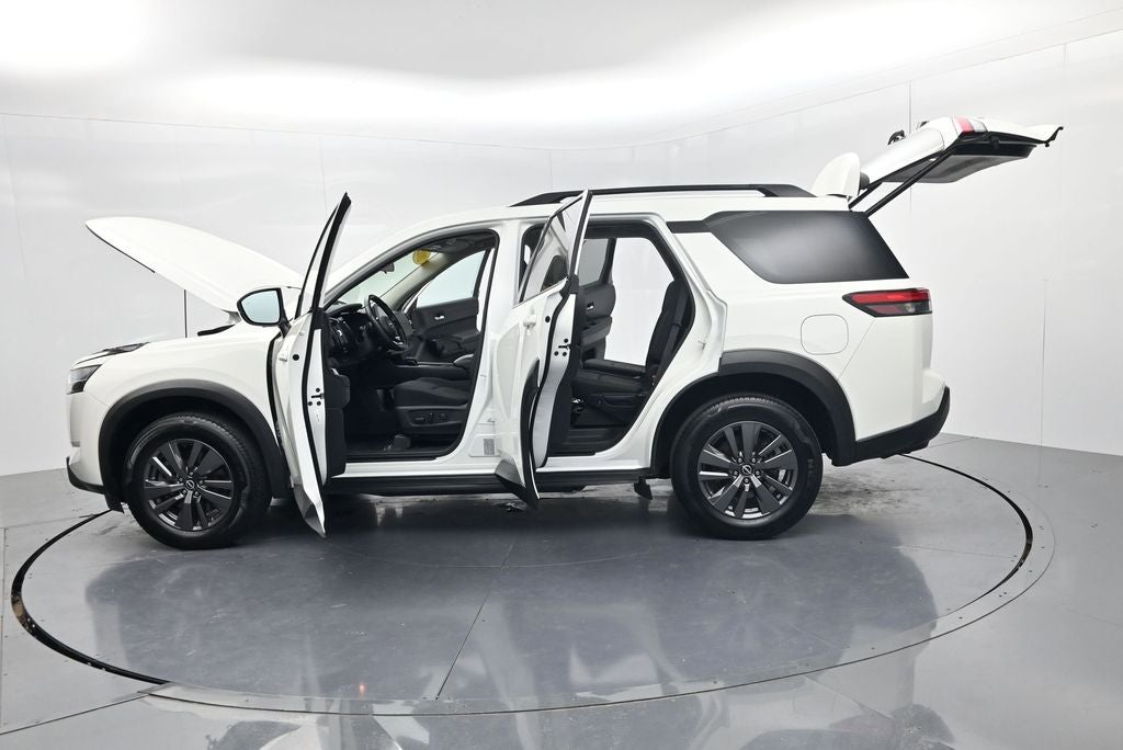 2022 Nissan Pathfinder SV