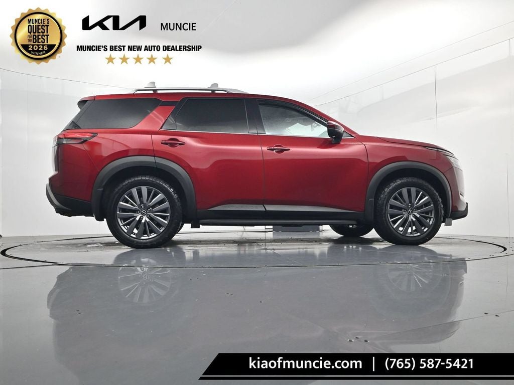 2023 Nissan Pathfinder SL