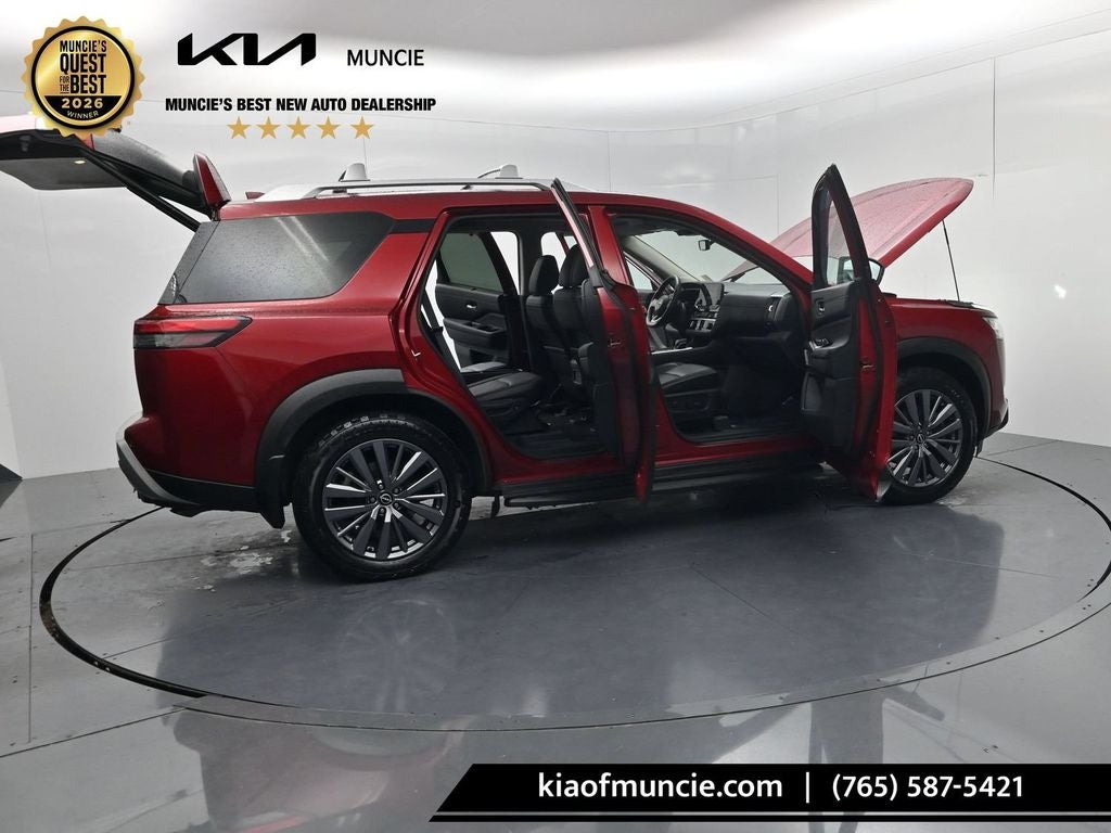2023 Nissan Pathfinder SL