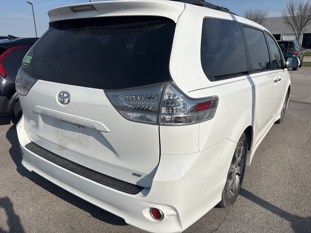 2013 Toyota Sienna SE 8 Passenger
