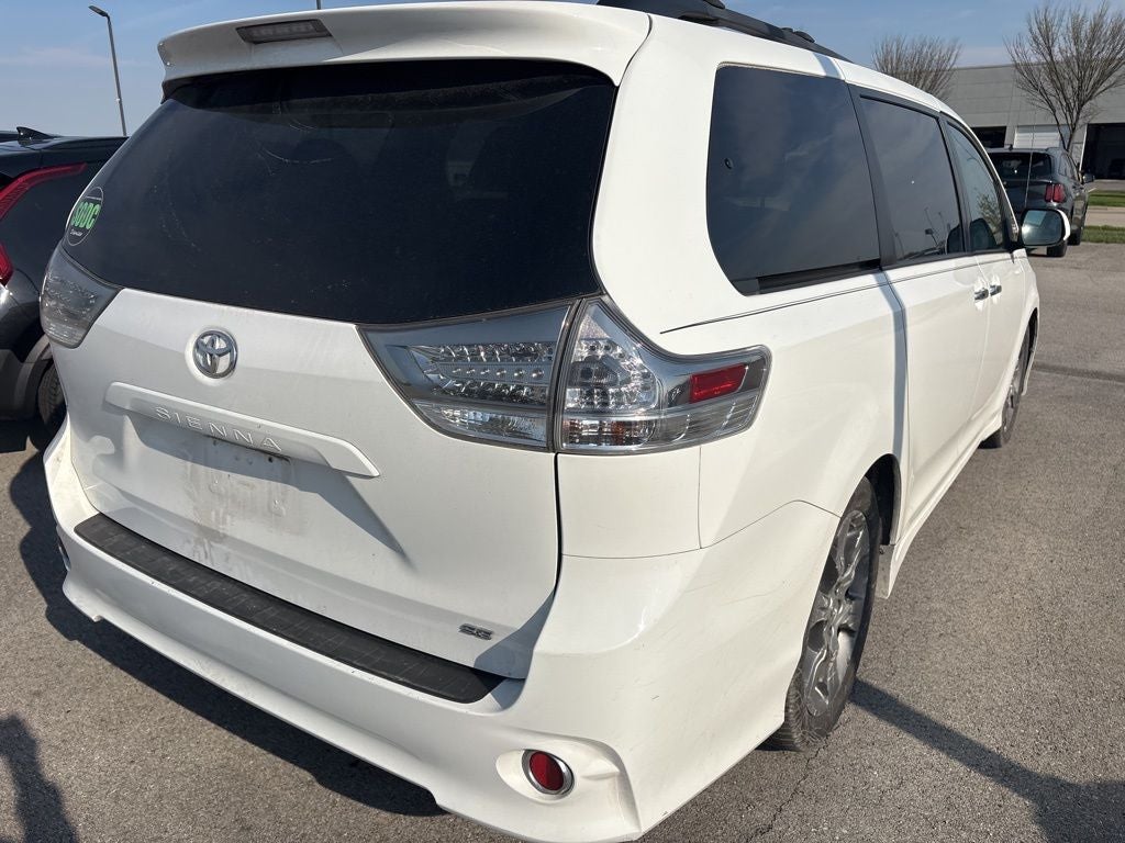 2013 Toyota Sienna SE 8 Passenger