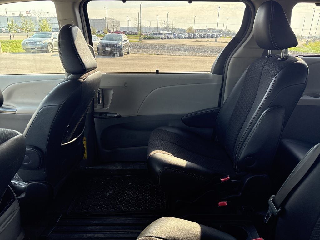 2013 Toyota Sienna SE 8 Passenger