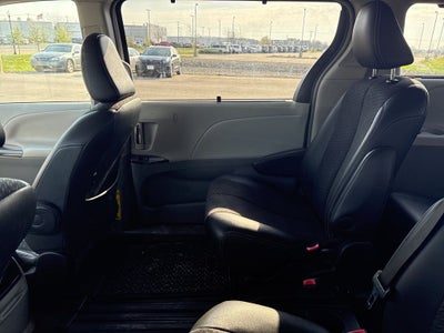 2013 Toyota Sienna SE 8 Passenger