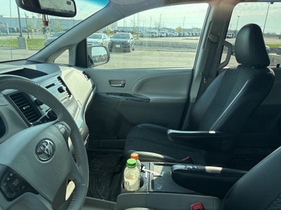 2013 Toyota Sienna SE 8 Passenger