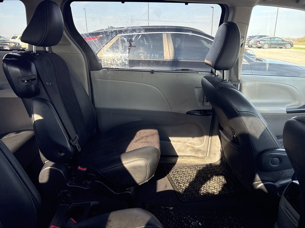 2013 Toyota Sienna SE 8 Passenger