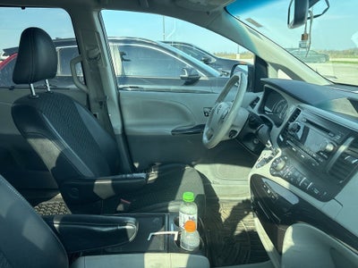 2013 Toyota Sienna SE 8 Passenger