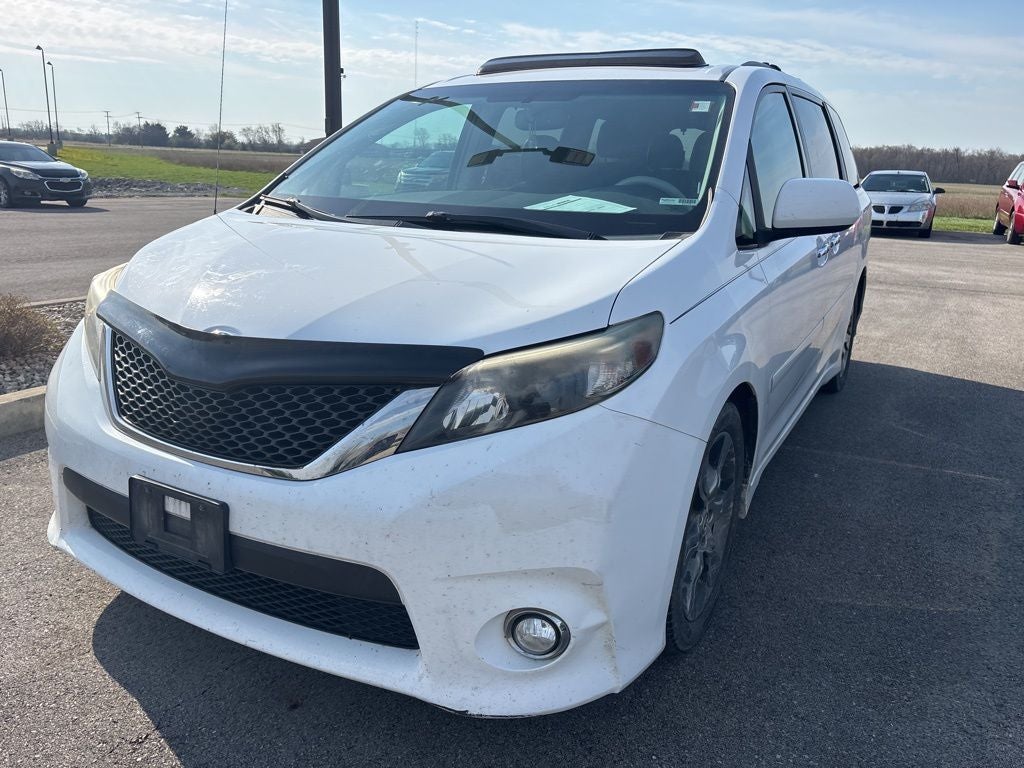 2013 Toyota Sienna SE 8 Passenger