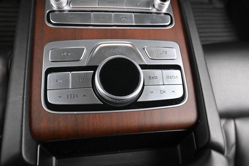 2020 Kia K900 Luxury