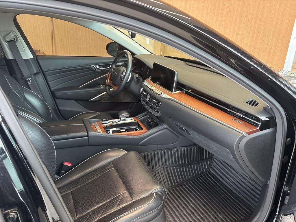 2020 Kia K900 Luxury
