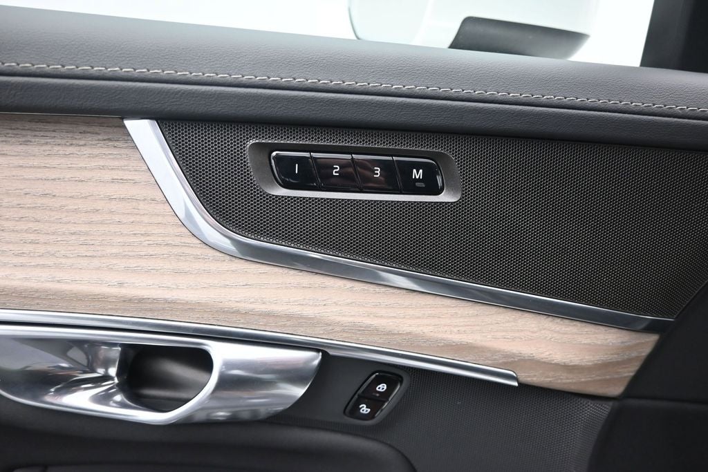 2025 Volvo XC90 B5 Plus 2025.5