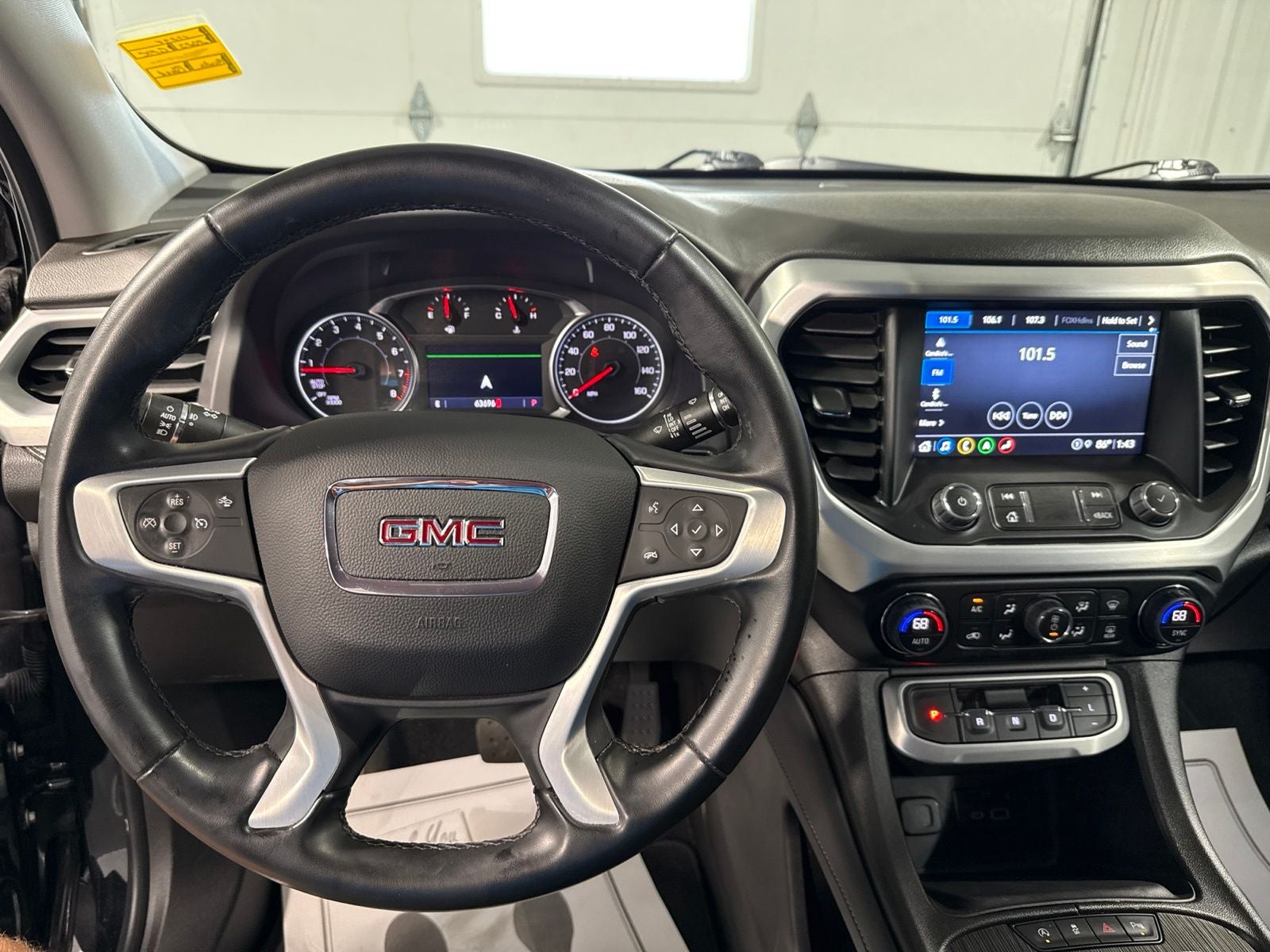 2023 GMC Acadia SLT