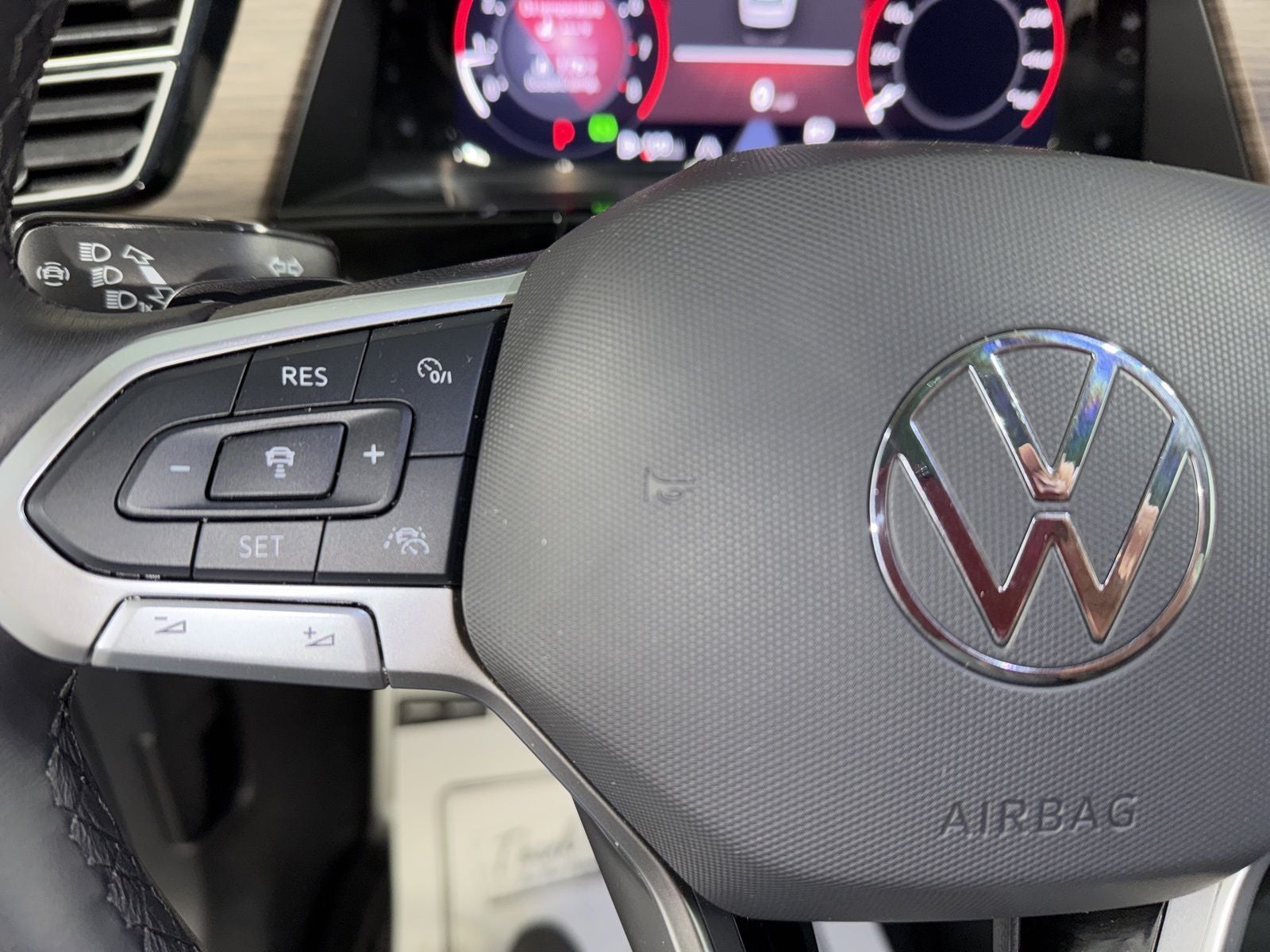 2025 Volkswagen Atlas 2.0T SEL Premium R-Line