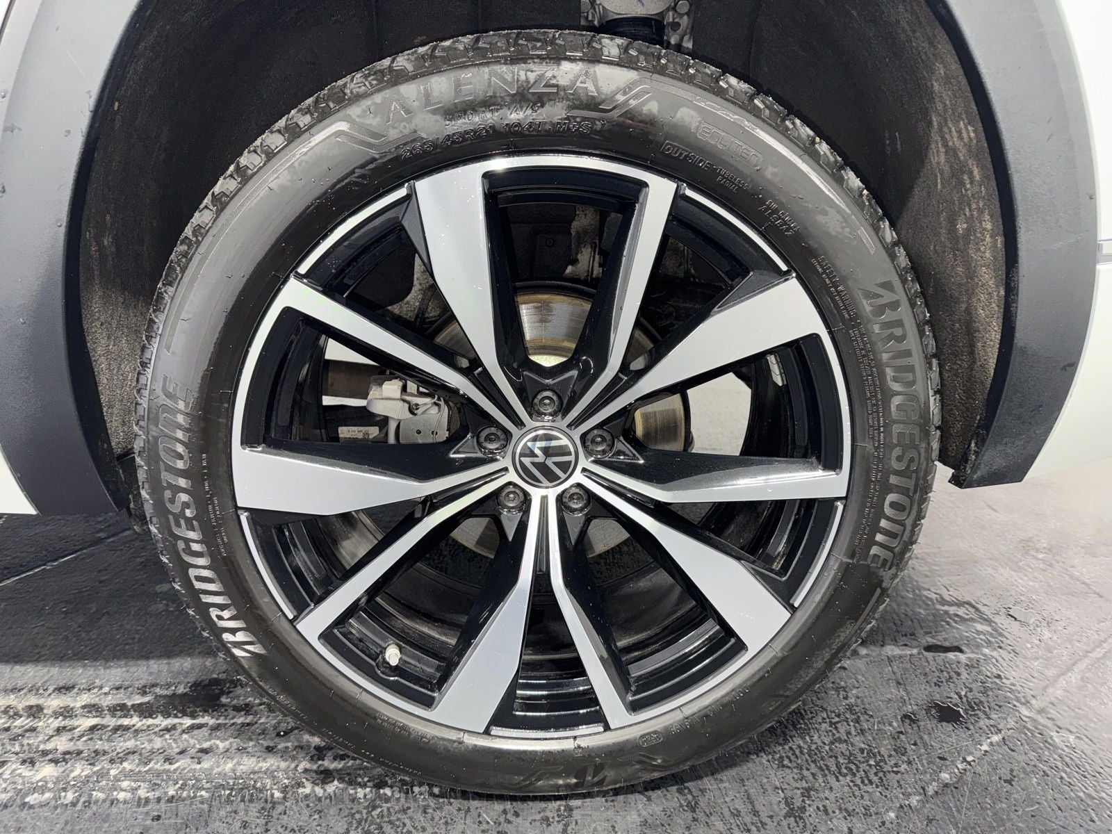 2025 Volkswagen Atlas 2.0T SEL Premium R-Line