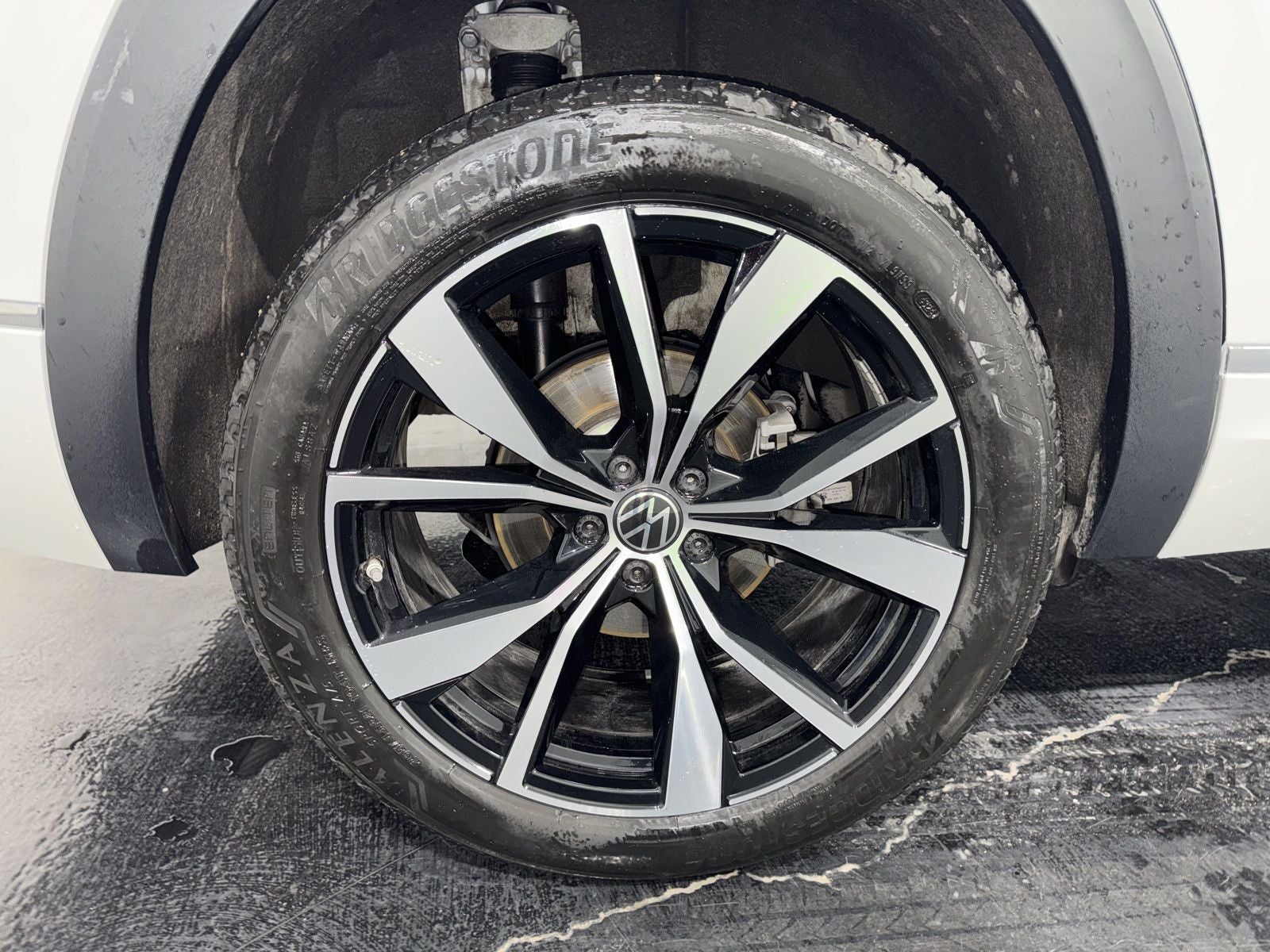 2025 Volkswagen Atlas 2.0T SEL Premium R-Line