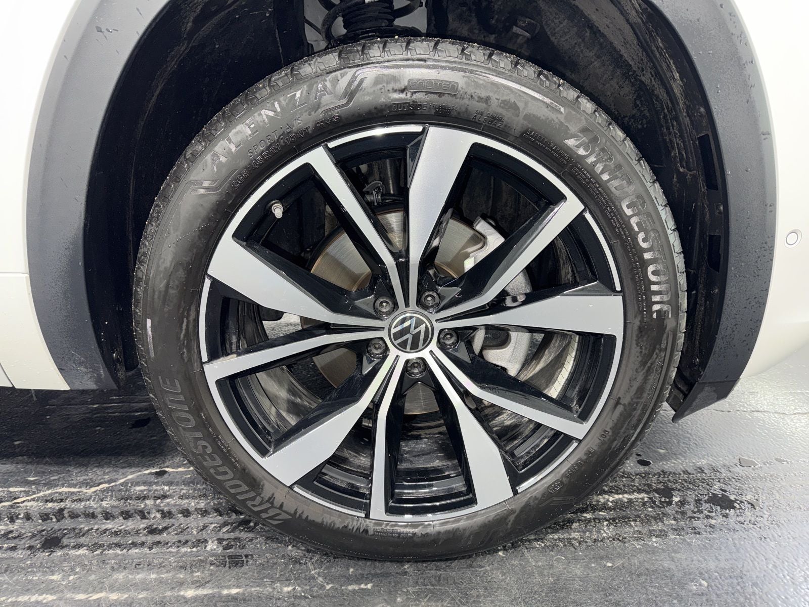 2025 Volkswagen Atlas 2.0T SEL Premium R-Line