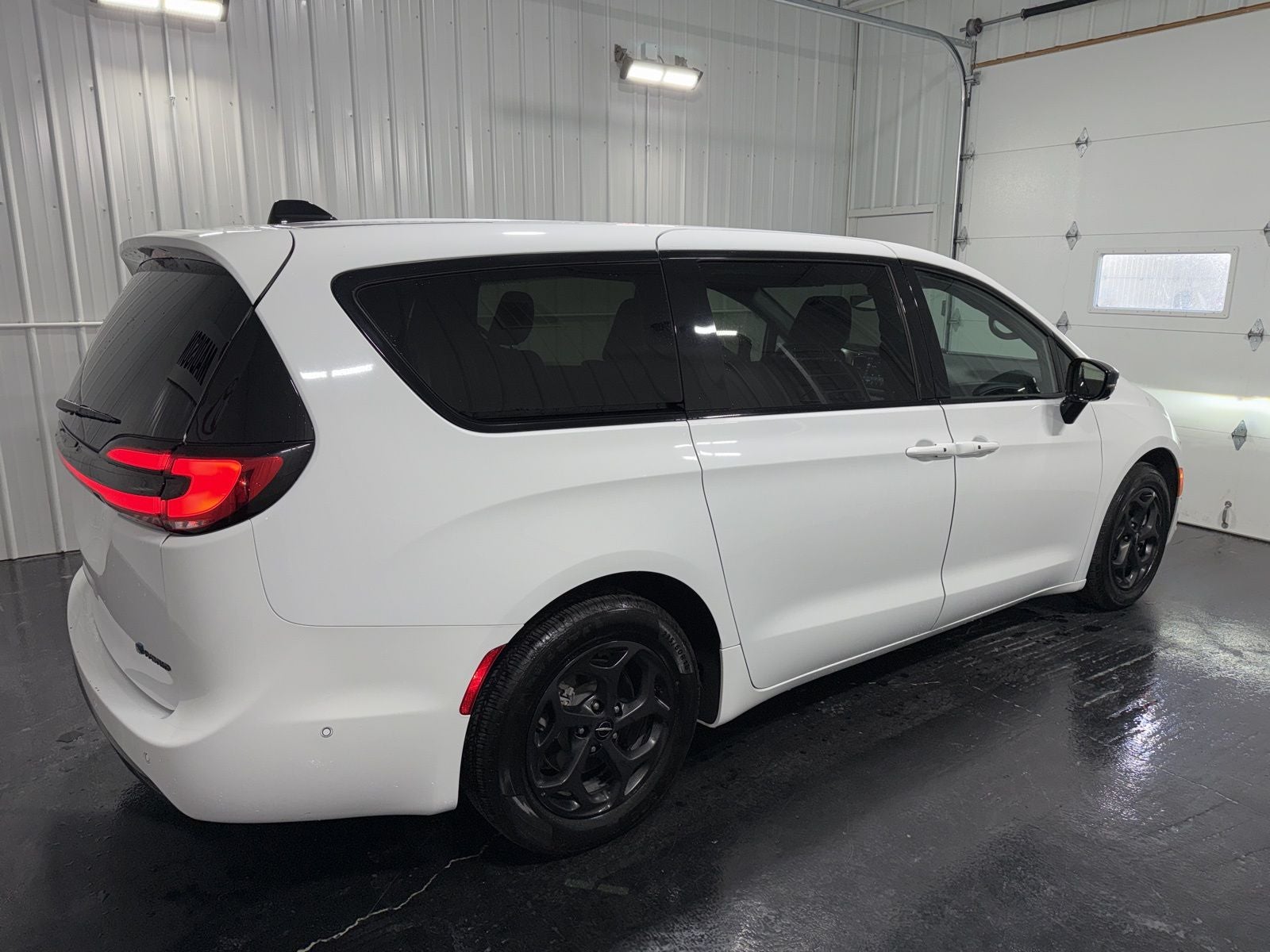 2024 Chrysler Pacifica Hybrid Select