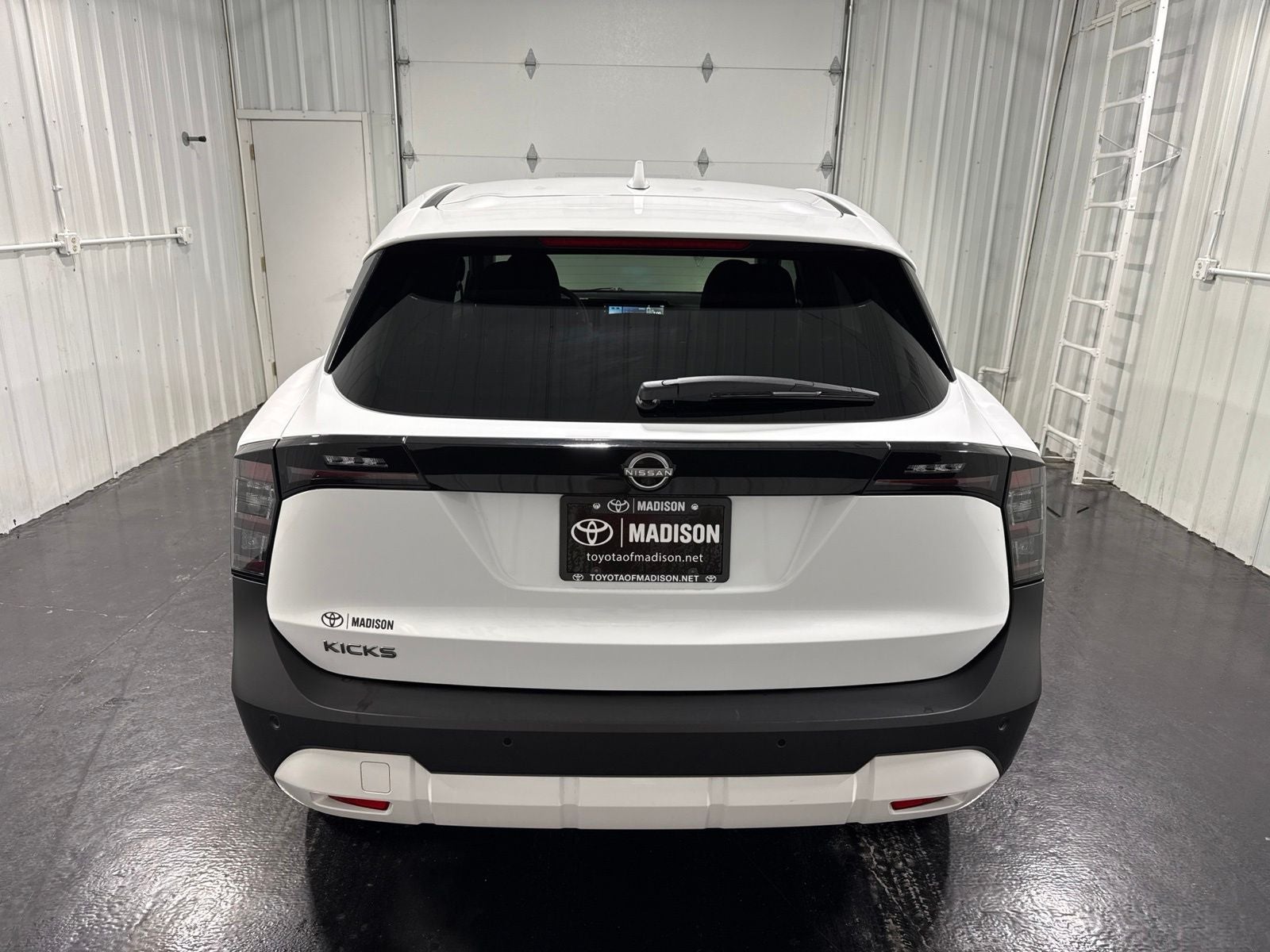2025 Nissan Kicks SV