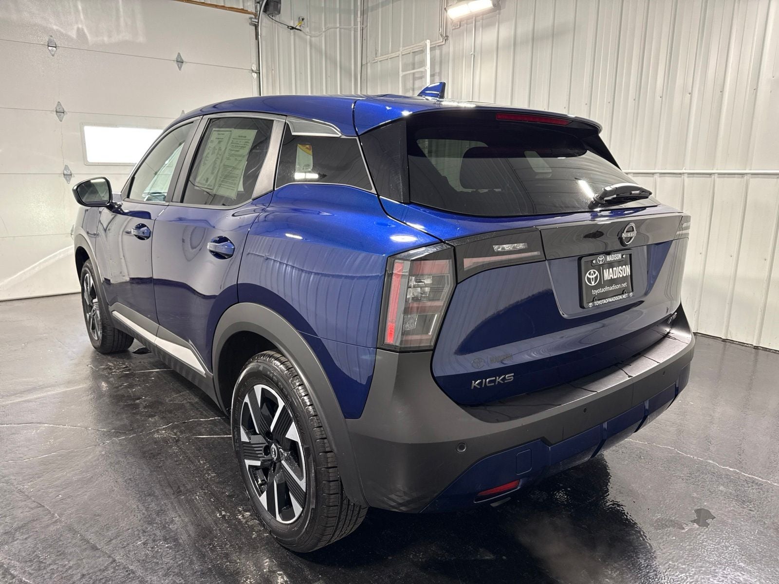 2025 Nissan Kicks SV