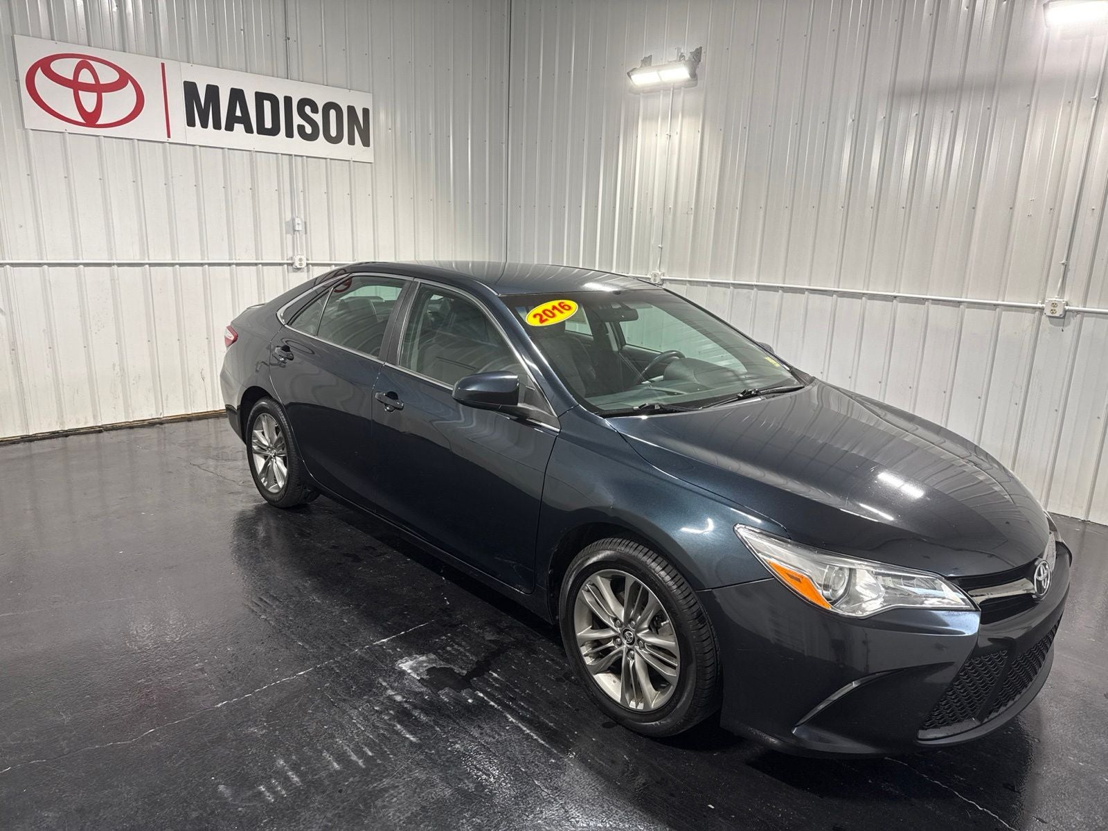 2016 Toyota Camry SE
