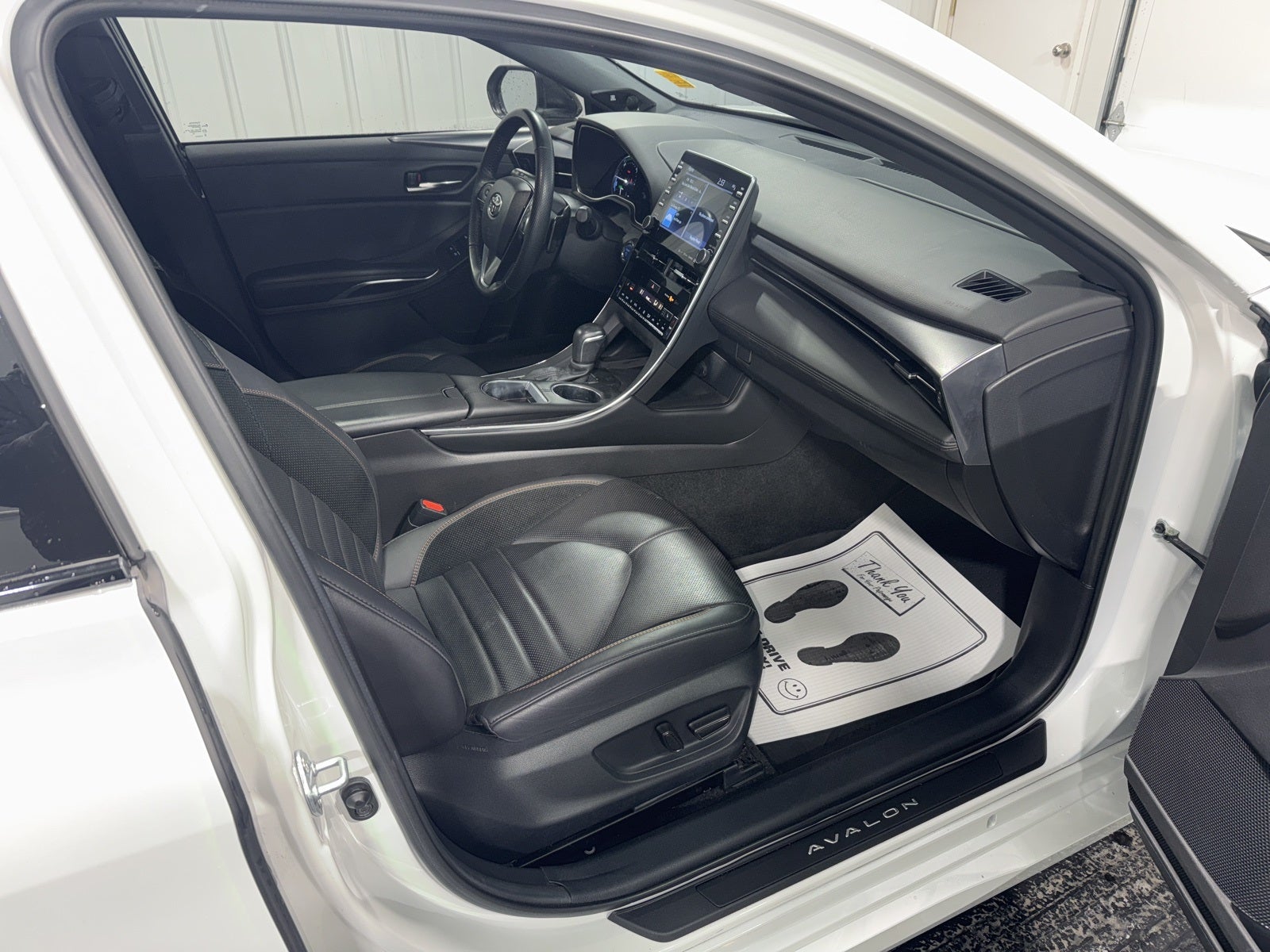 2022 Toyota Avalon Hybrid XSE