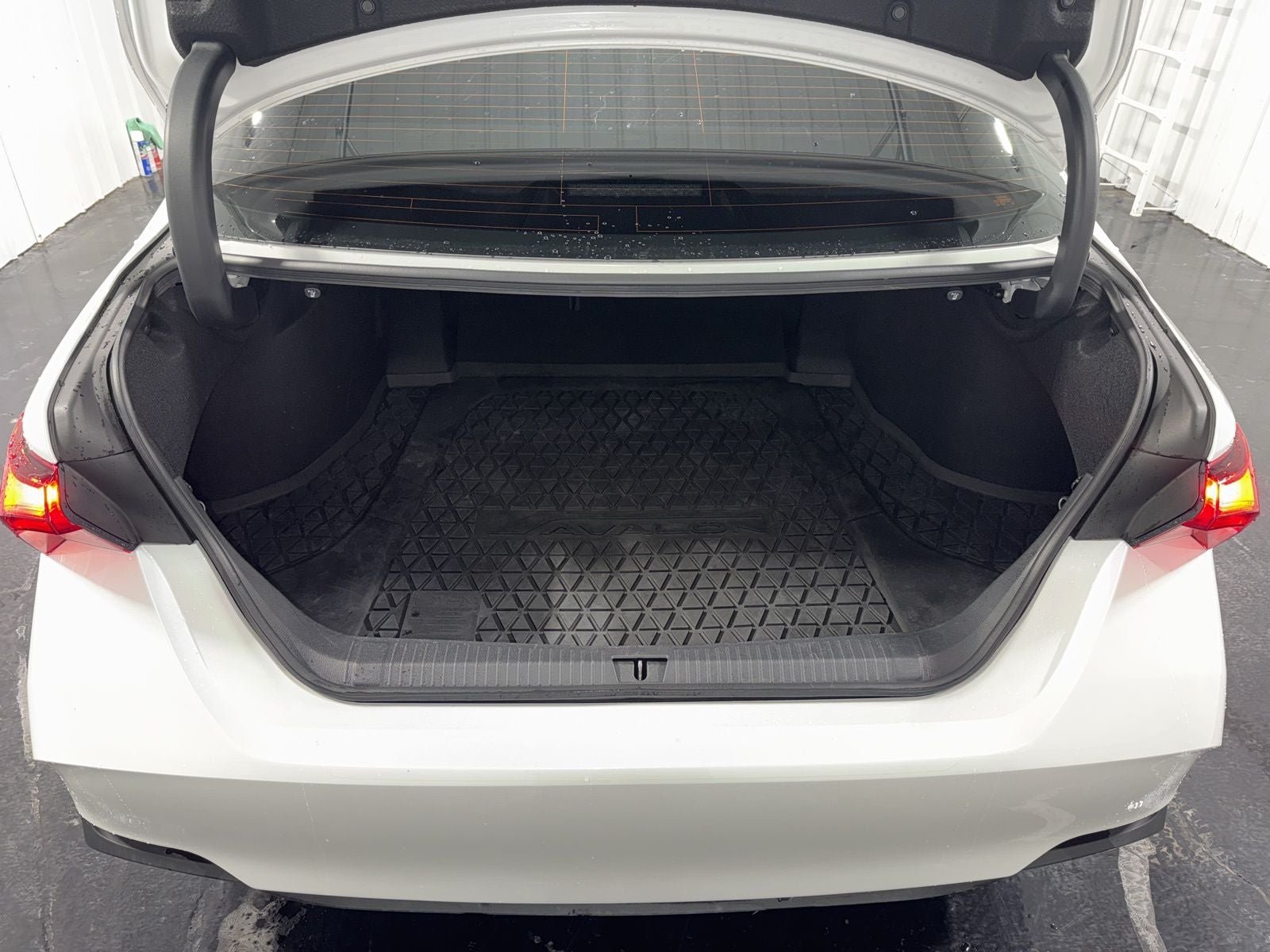 2022 Toyota Avalon Hybrid XSE