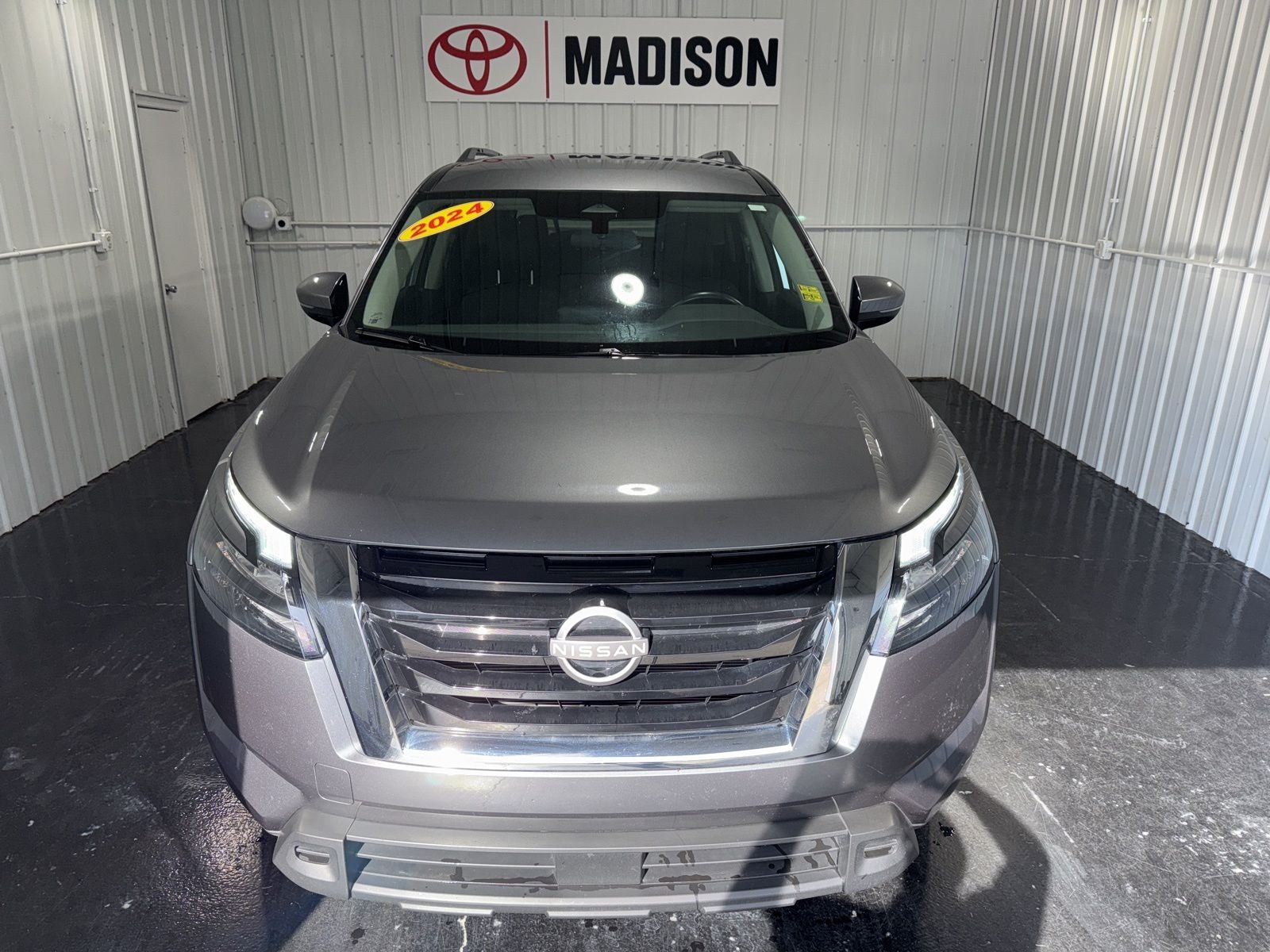 2024 Nissan Pathfinder SV