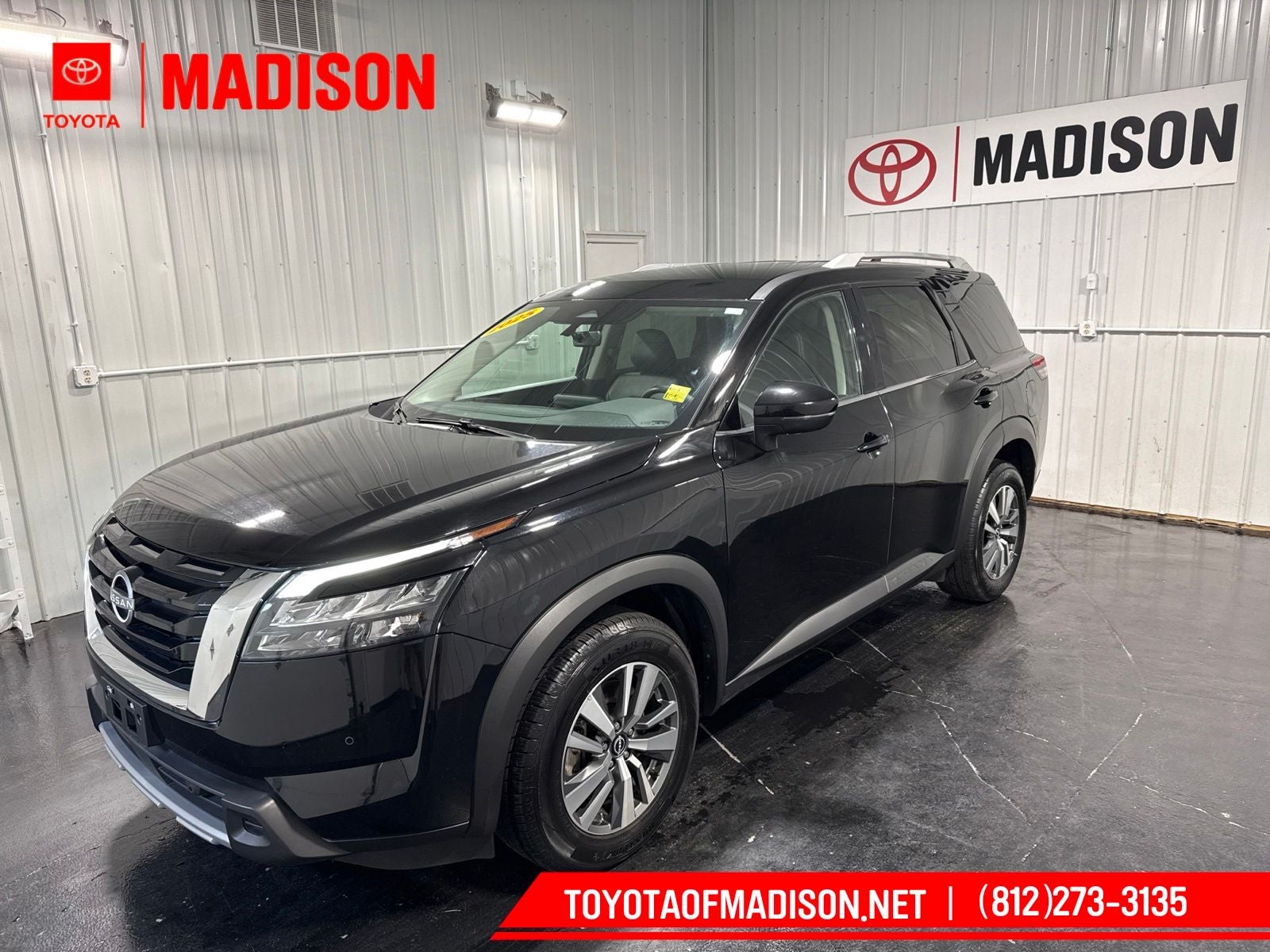 2025 Nissan Pathfinder SL