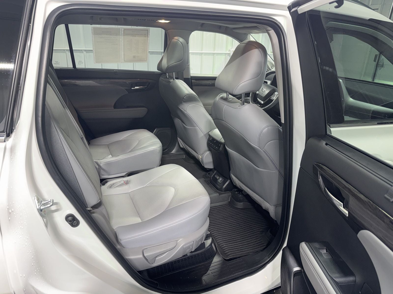 2023 Toyota Highlander Hybrid Platinum